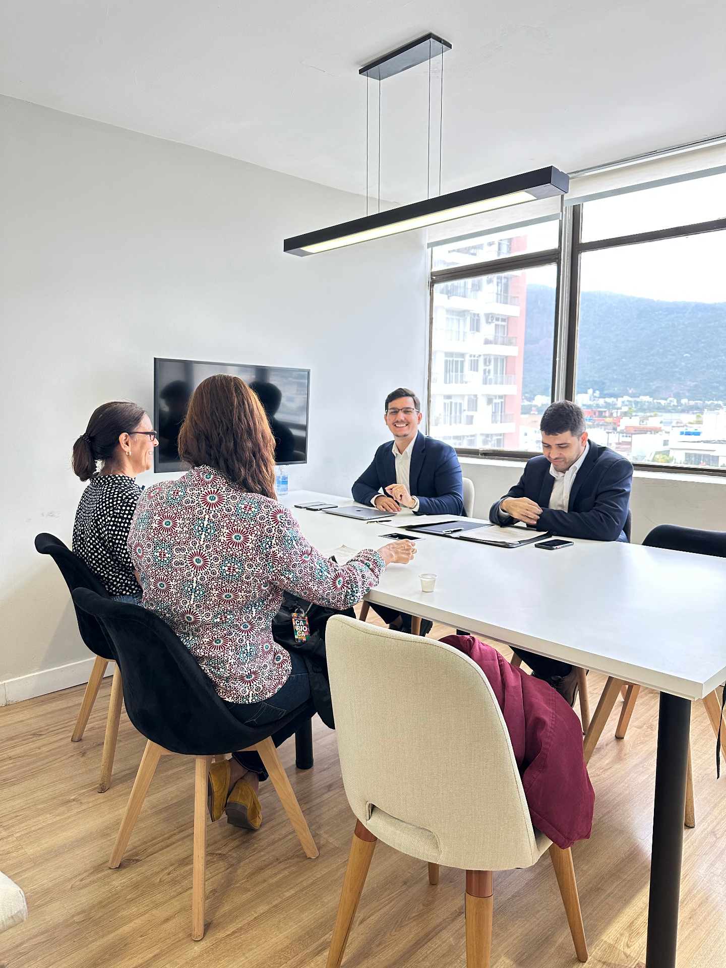 Reunião de atendimento no escritório DRO Advogados no Rio de Janeiro